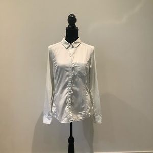 Caslon beautiful elegant button down shirt long sleeve is in perfect condition.